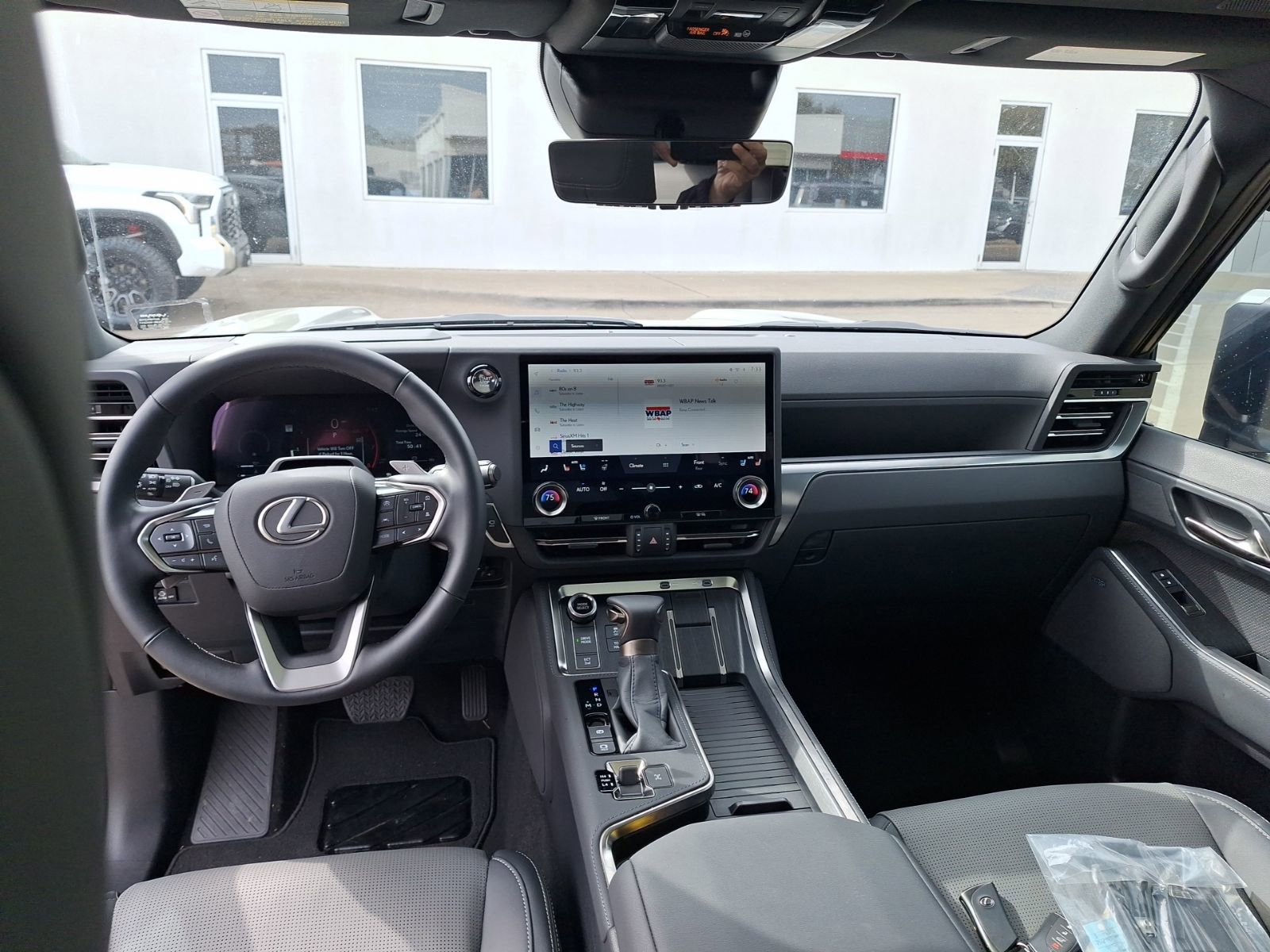 Used 2025 Lexus GX 550 image 18