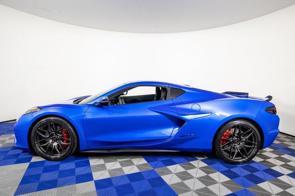 Used 2024 Chevrolet Corvette Z06 w/ Stealth Interior Trim Package image 7