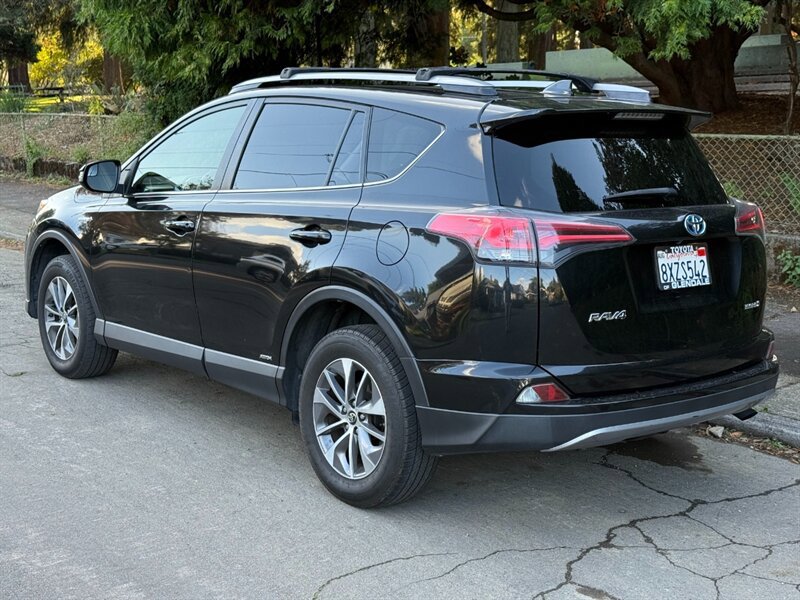Used 2018 Toyota RAV4 LE image 3