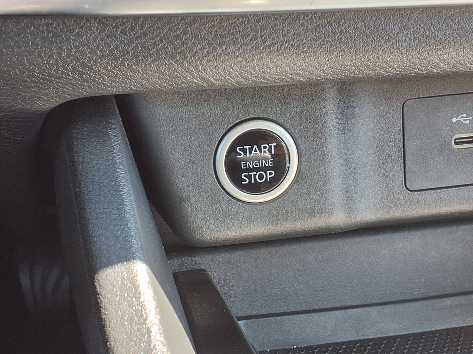 Used 2022 Nissan Rogue SV FWD image 13
