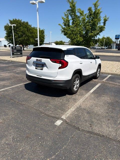 Used 2019 GMC Terrain SLE FWD image 2