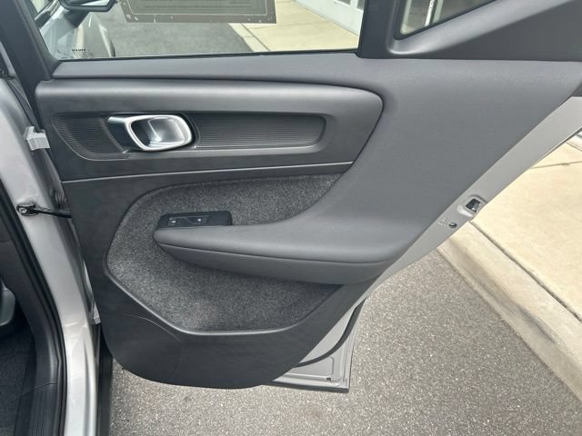 Certified 2025 Volvo XC40 B5 Plus AWD/4WD image 12