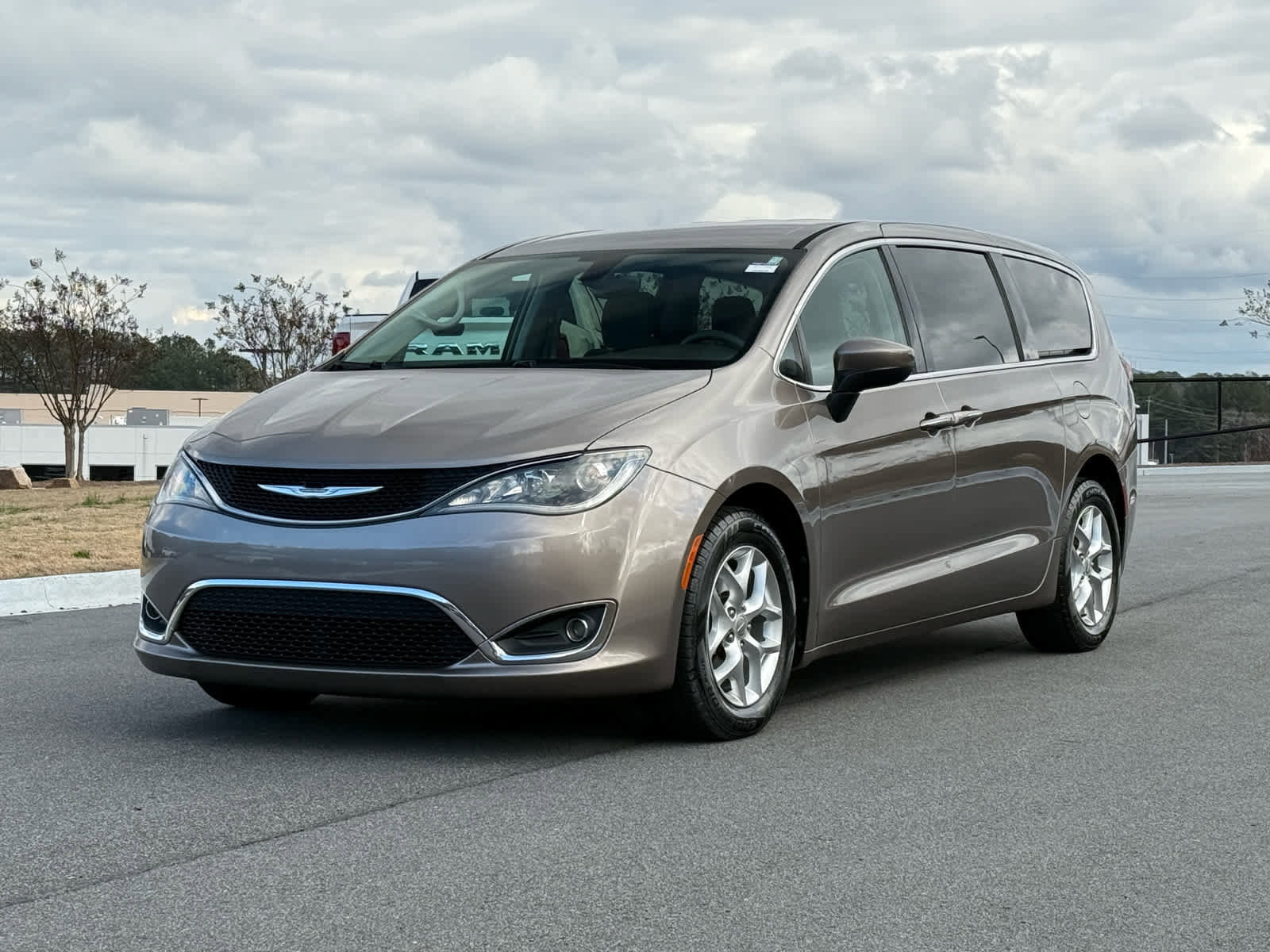 Used 2017 Chrysler Pacifica Touring Plus w/ Tire & Wheel Group image 1