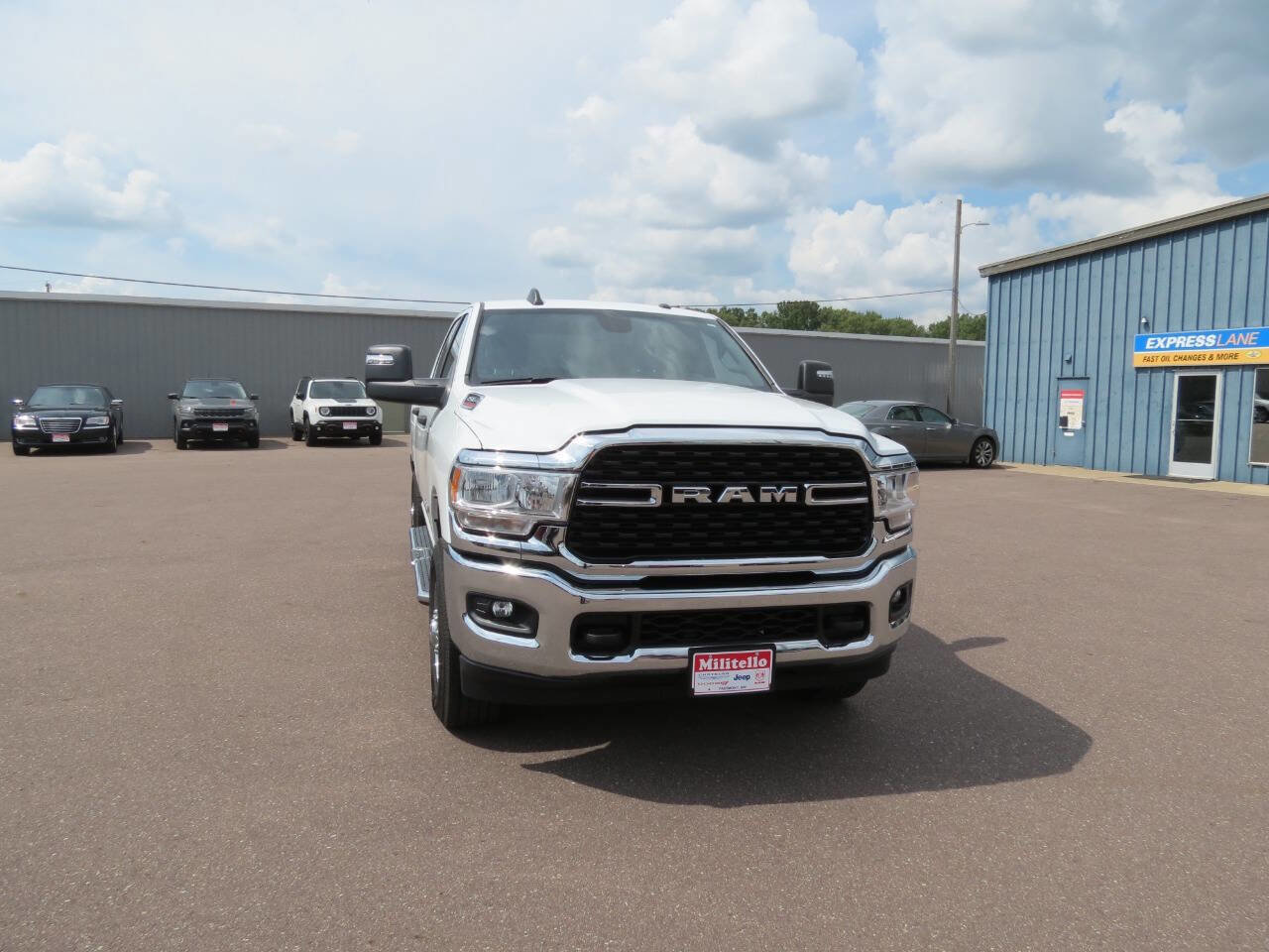 Used 2024 RAM 2500 Big Horn w/ Bed Utility Group image 3
