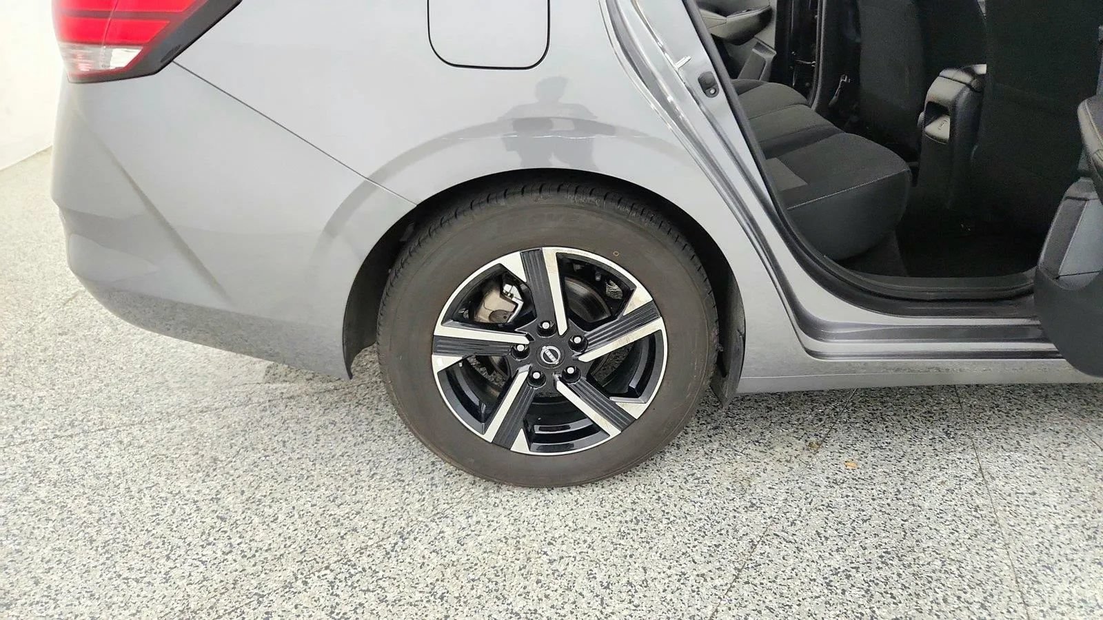 Used 2024 Nissan Sentra SV FWD image 29