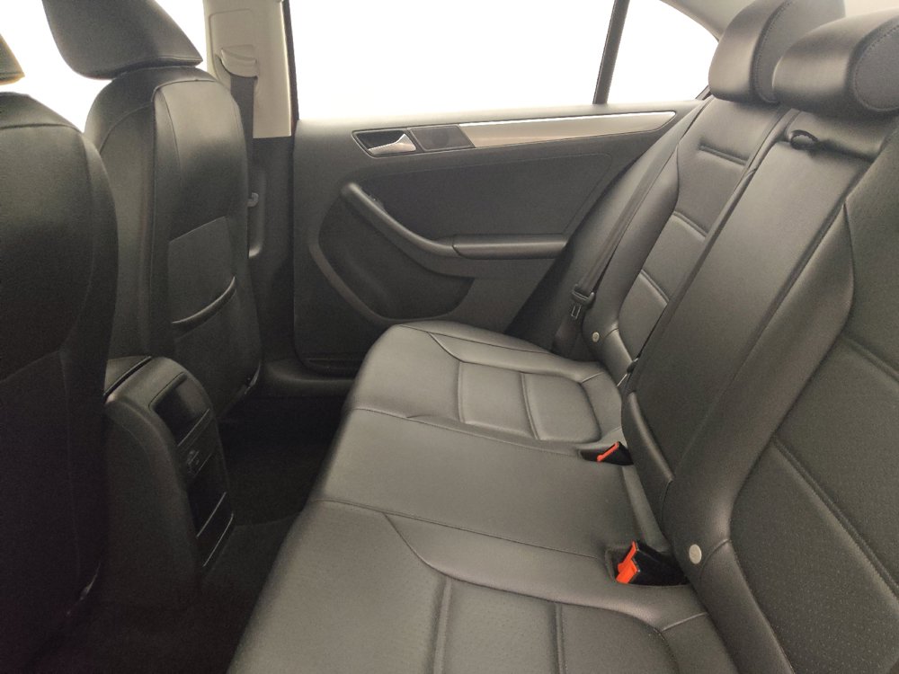Used 2016 Volkswagen Jetta SE FWD image 18