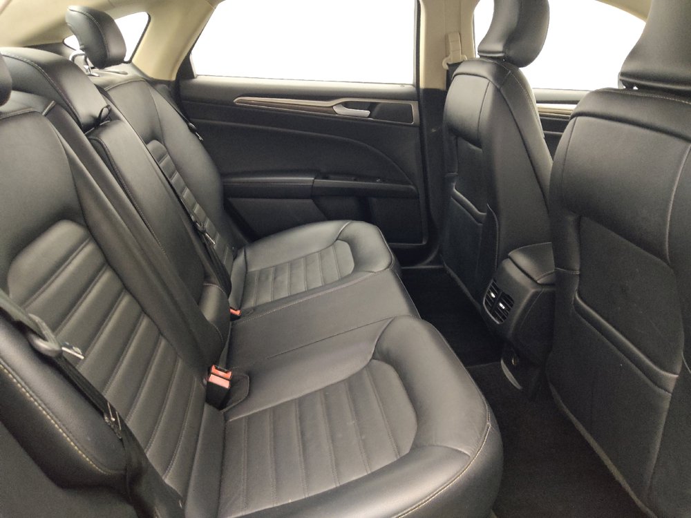 Used 2018 Ford Fusion SE w/ Fusion SE Technology Package FWD image 19