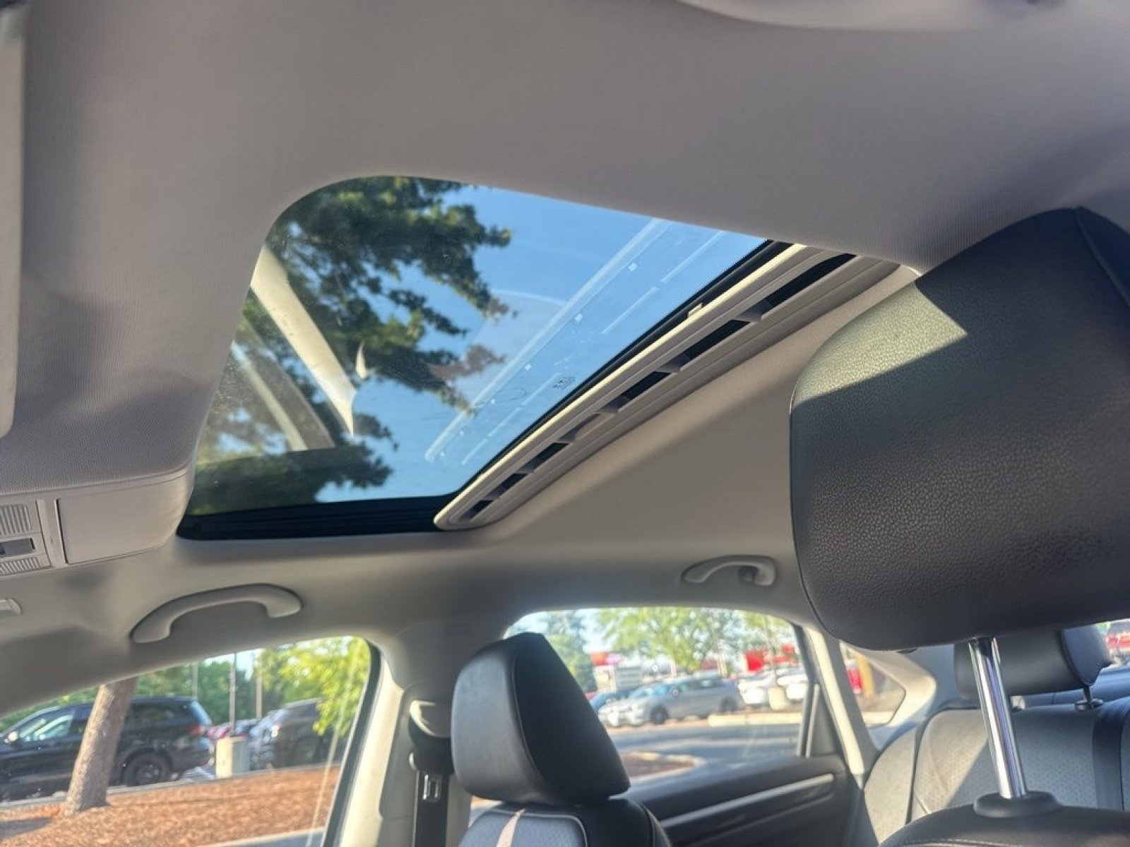 Used 2018 Volkswagen Passat 2.0T SE FWD image 13
