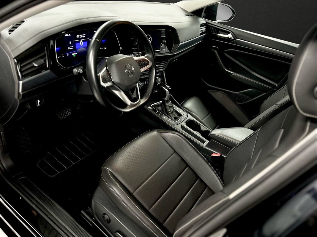 Used 2024 Volkswagen Jetta SE image 17