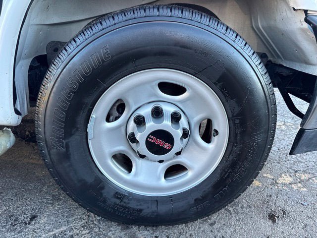 Used 2025 GMC Savana 2500 w/ Driver Convenience Package RWD image 31