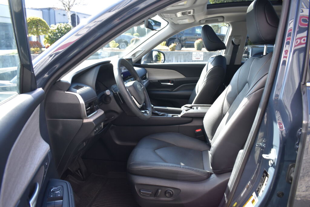 Certified 2024 Toyota Grand Highlander AWD image 18