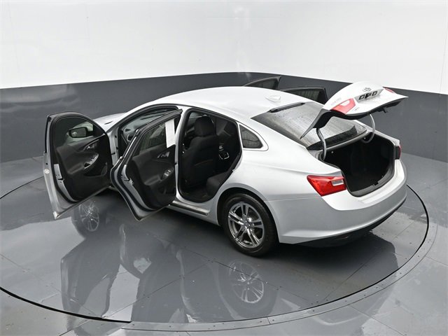 Used 2017 Chevrolet Malibu LT image 25