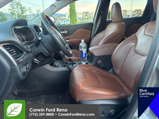 Used 2019 Jeep Cherokee Overland w/ Technology Group AWD/4WD image 12