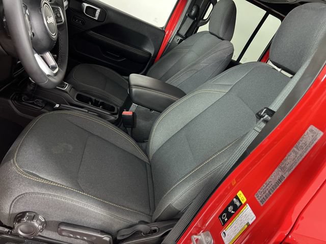 Used 2025 Jeep Wrangler Unlimited Sahara w/ Safety Group AWD/4WD image 18