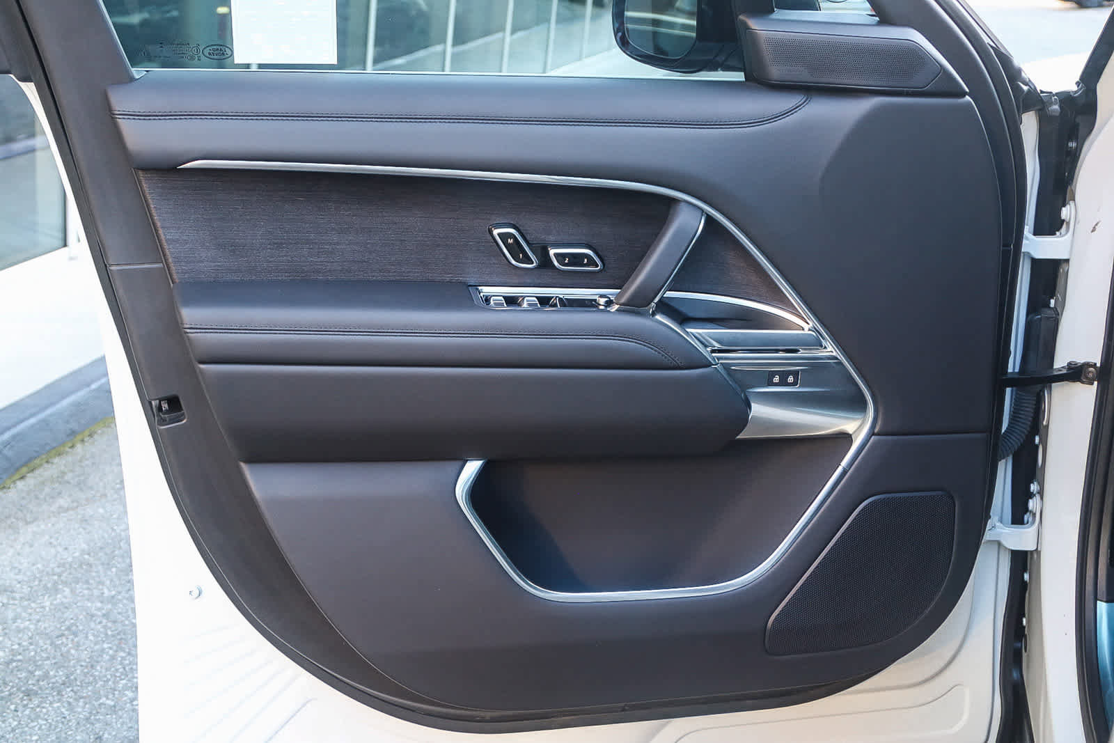 Used 2025 Land Rover Range Rover SE image 22