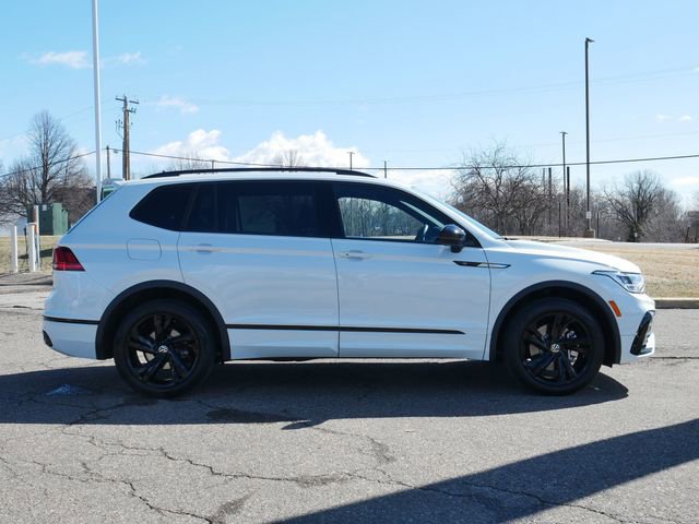 Certified 2023 Volkswagen Tiguan SE R-Line image 8
