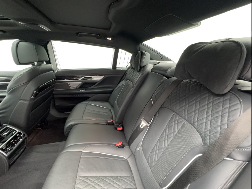 Used 2022 BMW 740i w/ Luxury Rear Seating Package RWD image 27