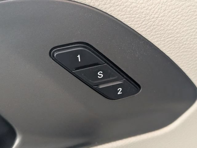 Used 2022 Chrysler Pacifica Touring-L FWD image 11