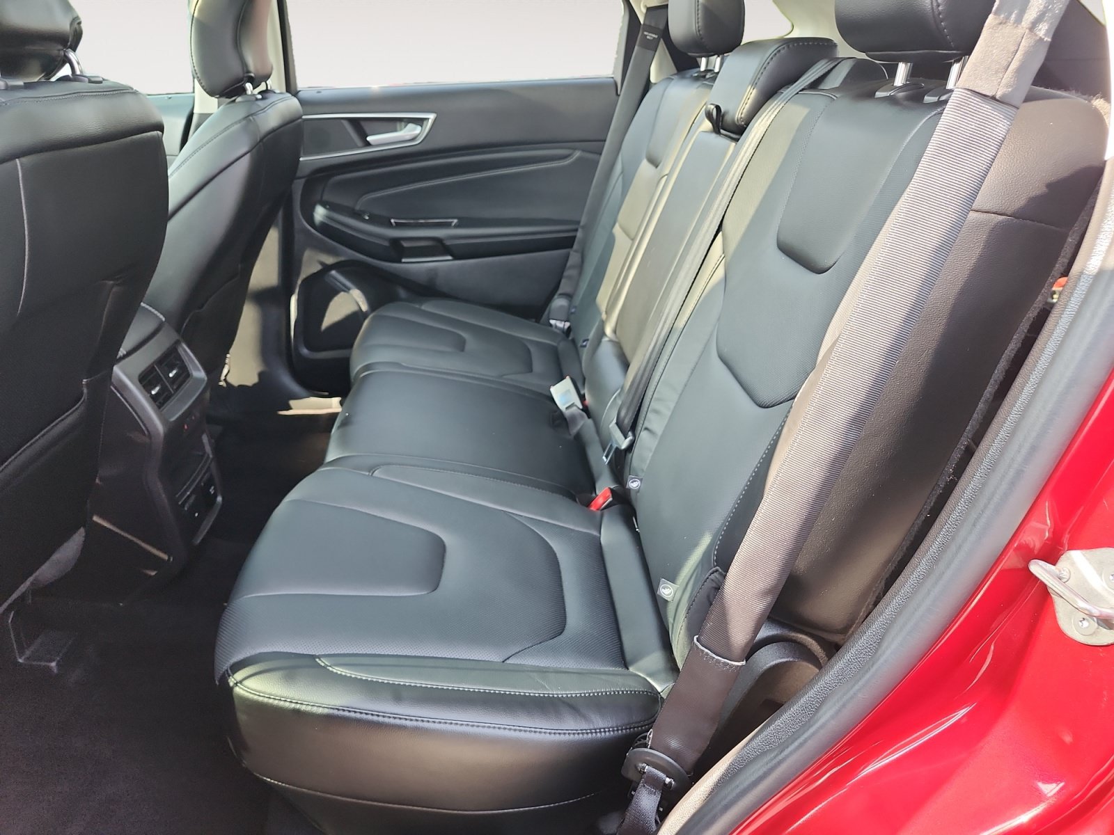 Used 2015 Ford Edge Titanium w/ Equipment Group 302A AWD/4WD image 13