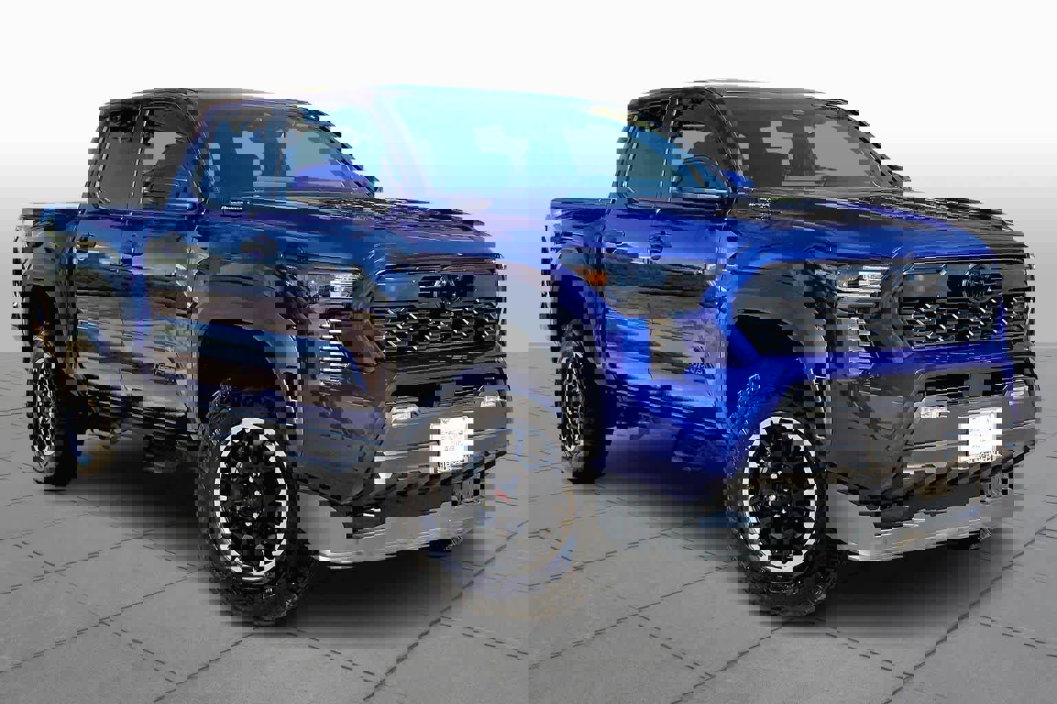 Used 2025 Toyota Tacoma TRD Off-Road image 2