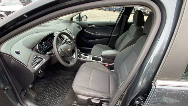 Used 2017 Chevrolet Cruze LT image 30