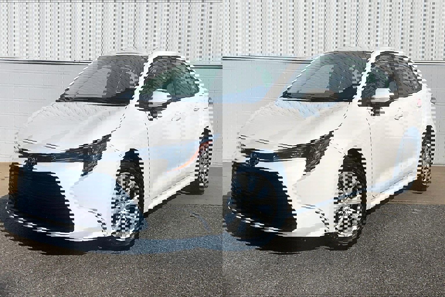 Used 2025 Toyota Corolla LE image 2