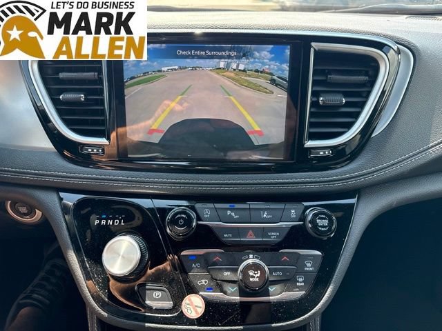 Used 2026 Chrysler Pacifica Limited FWD image 11