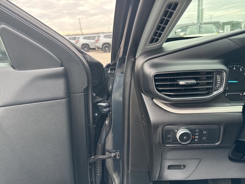Used 2022 Ford Explorer XLT w/ Equipment Group 202A image 12