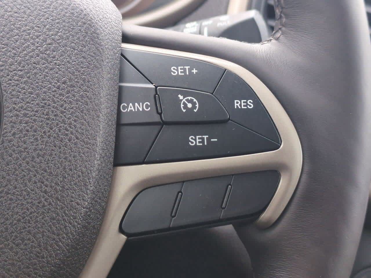 Used 2015 Jeep Cherokee Trailhawk w/ Comfort/Convenience Group AWD/4WD image 25