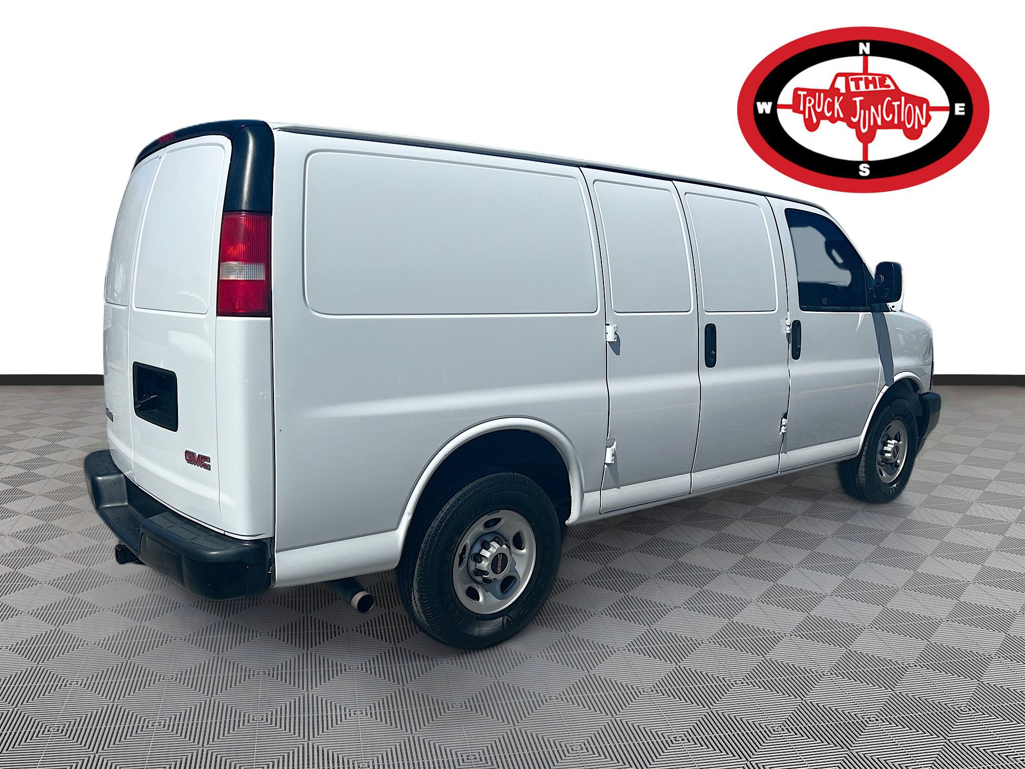 Used 2019 GMC Savana 2500 w/ Driver Convenience Package image 7
