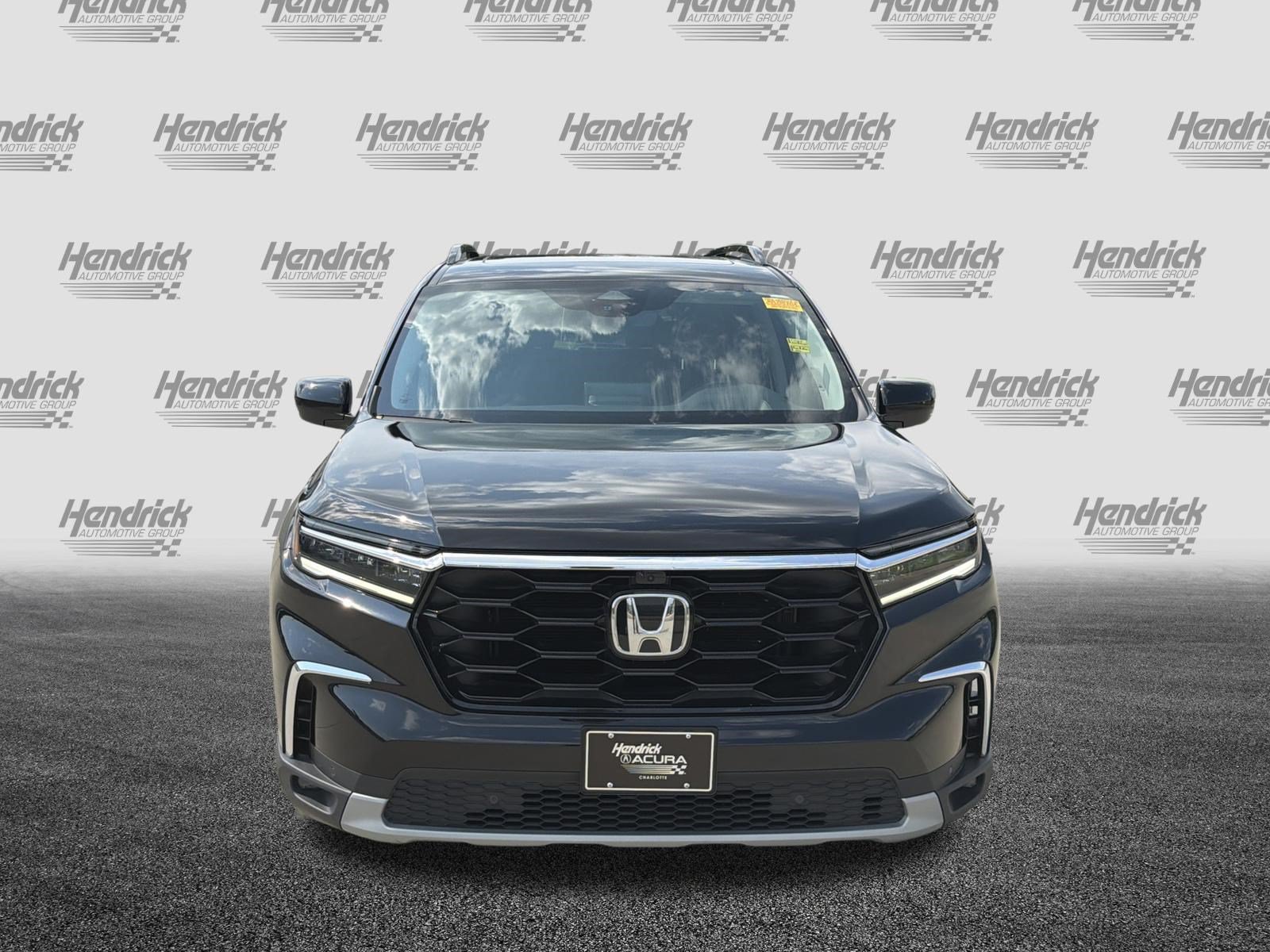 Used 2025 Honda Pilot Elite image 3