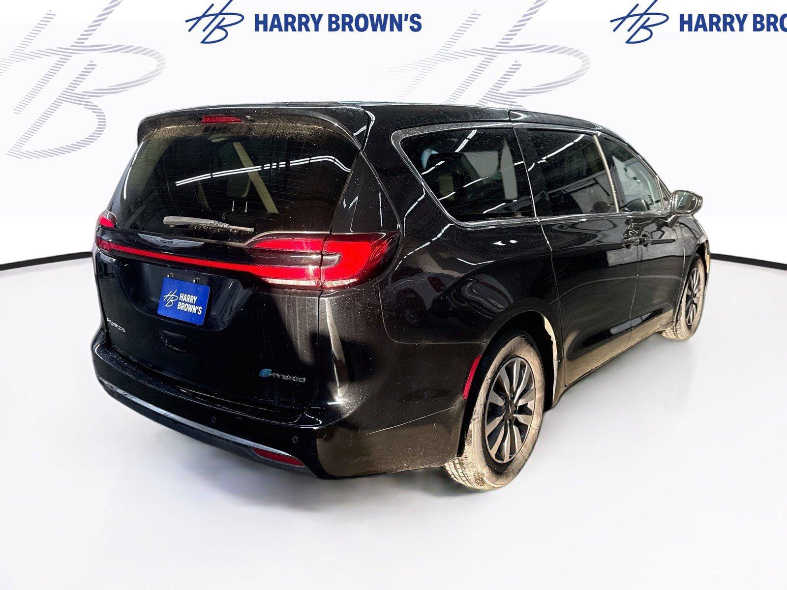 Used 2024 Chrysler Pacifica Limited FWD image 10