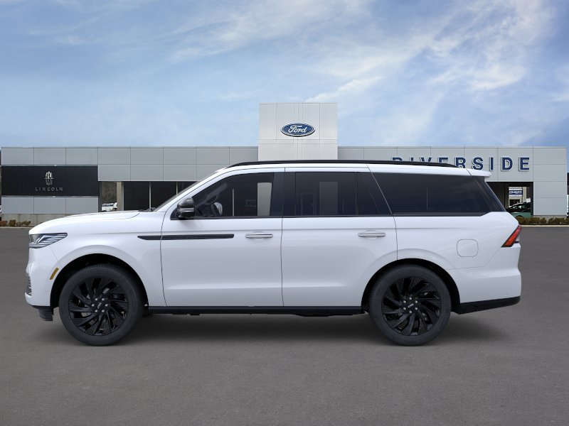 New 2026 Lincoln Navigator Reserve w/ Jet Appearance Package AWD/4WD image 3