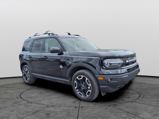 Used 2023 Ford Bronco Sport Outer Banks w/ Tech Package AWD/4WD image 3