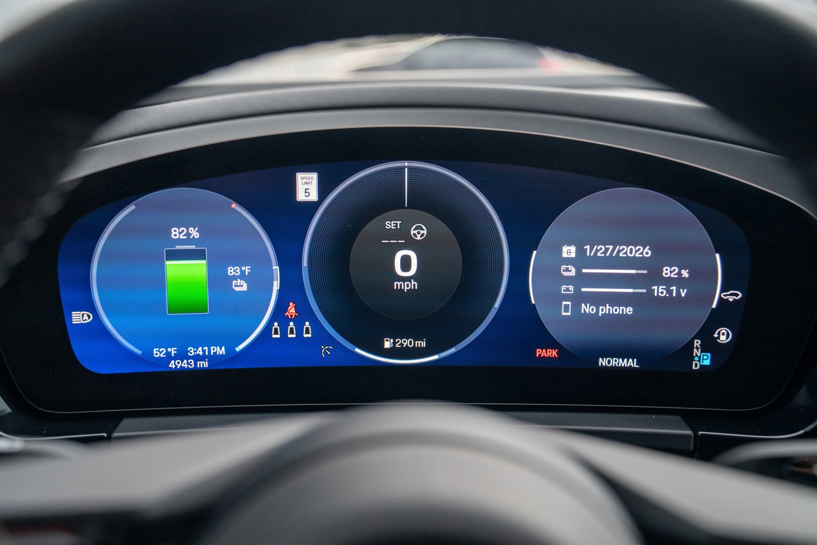 Certified 2025 Porsche Macan Electric image 15