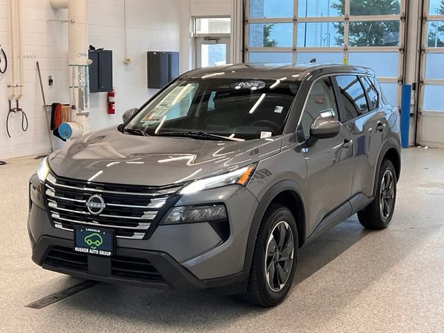 Used 2025 Nissan Rogue SV AWD/4WD image 4