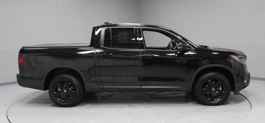 Used 2025 Honda Ridgeline Black Edition image 11