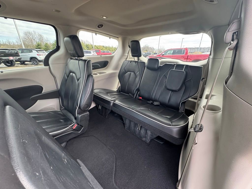 Used 2023 Chrysler Pacifica Limited image 21