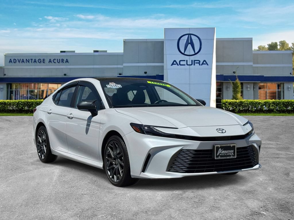 Used 2025 Toyota Camry XLE FWD image 2