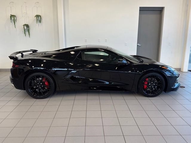 Used 2025 Chevrolet Corvette Stingray Convertible w/ Z51 Performance Package RWD image 37
