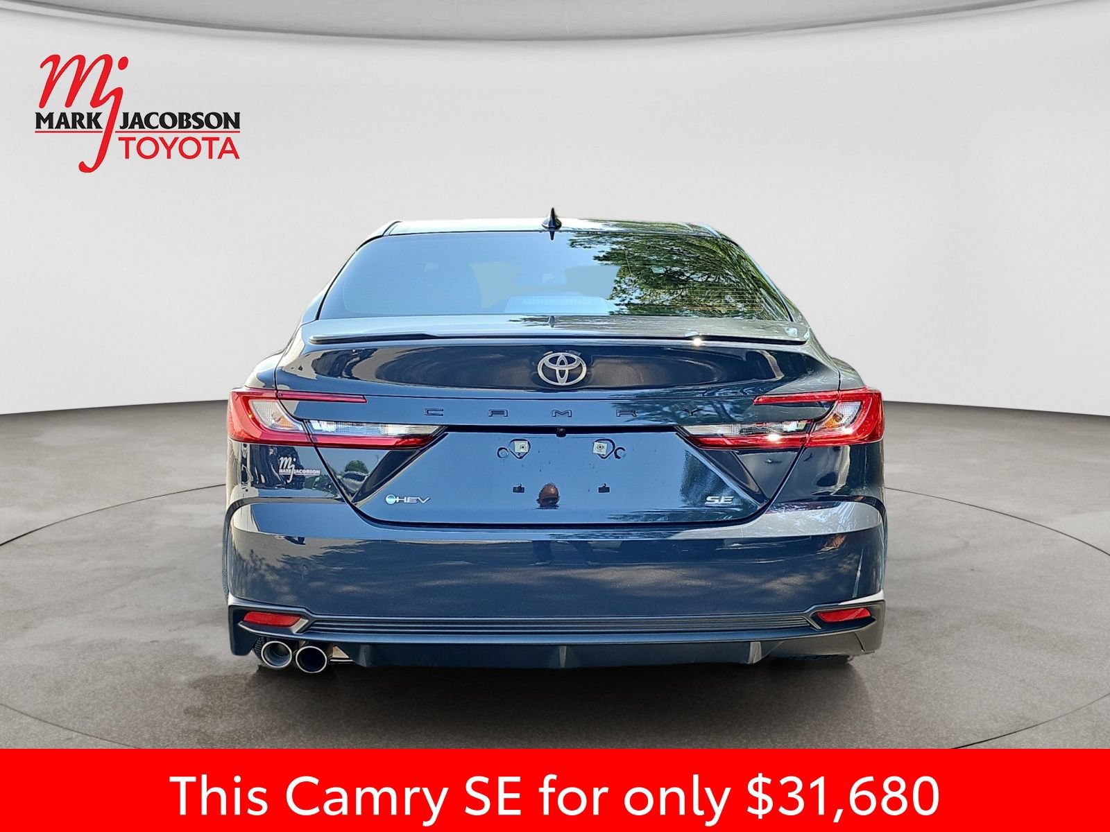 Used 2025 Toyota Camry SE FWD image 11
