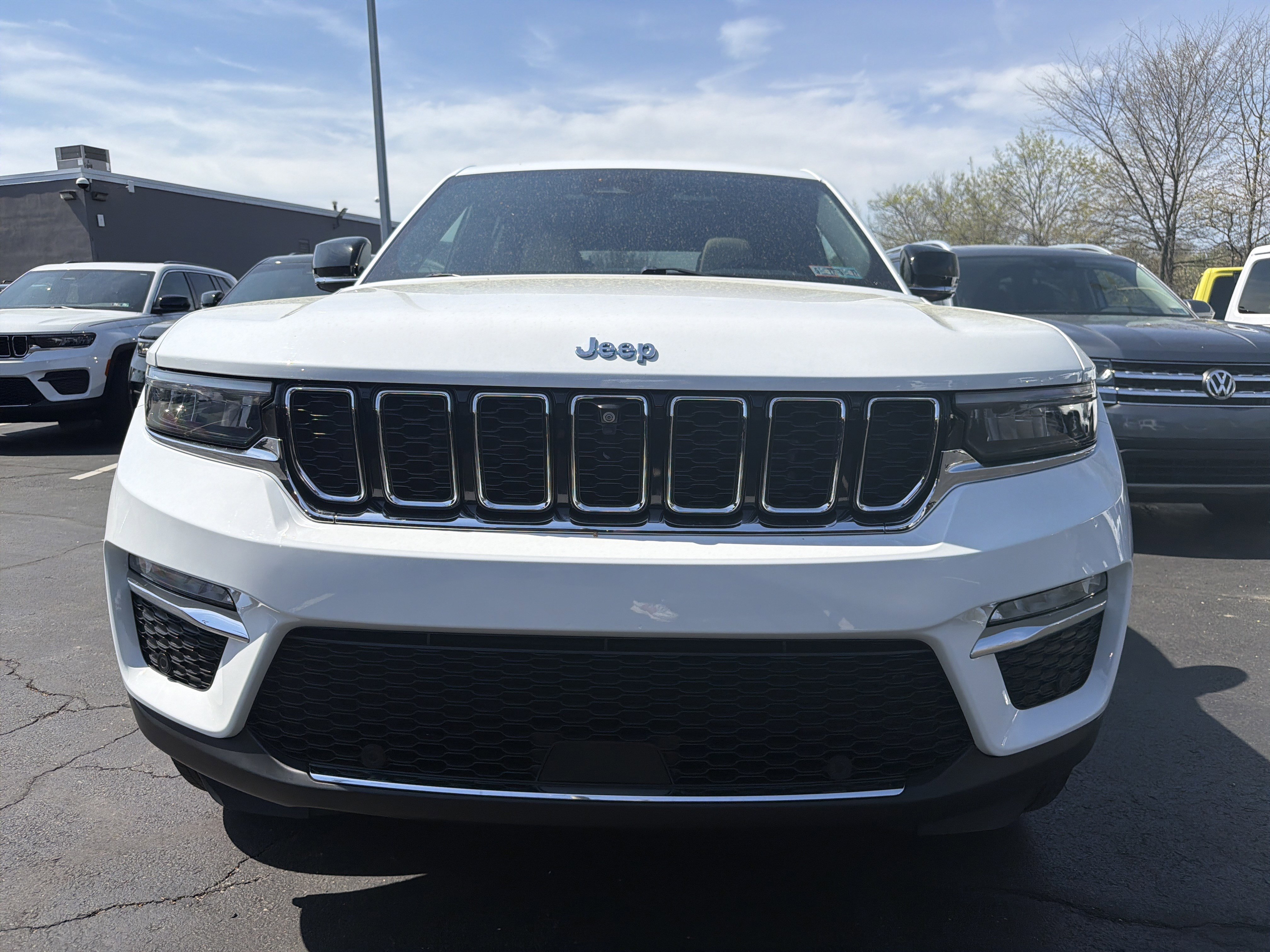 Certified 2022 Jeep Grand Cherokee Limited 4xe w/ Luxury Tech Group II AWD/4WD image 2