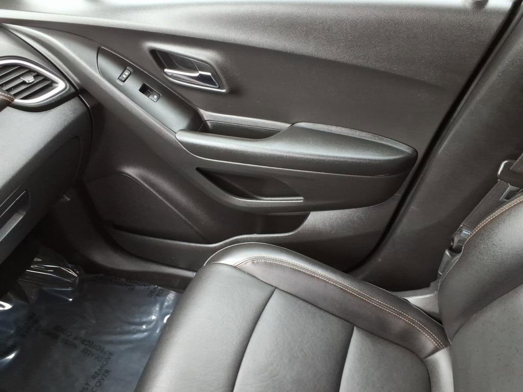 Used 2021 Chevrolet Trax LT w/ Premium Seat Package image 23