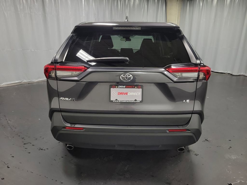 Used 2022 Toyota RAV4 LE image 7