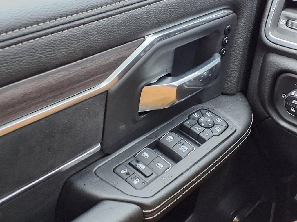 New 2027 RAM 3500 Laramie AWD/4WD image 17