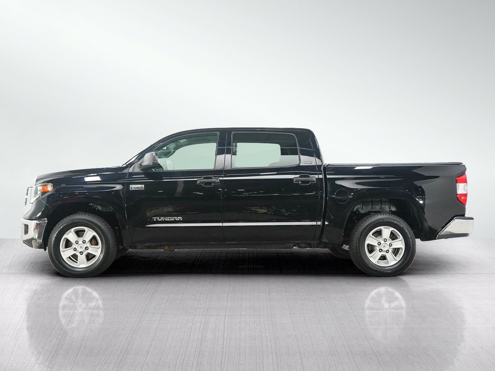 Used 2019 Toyota Tundra SR5 AWD/4WD image 2