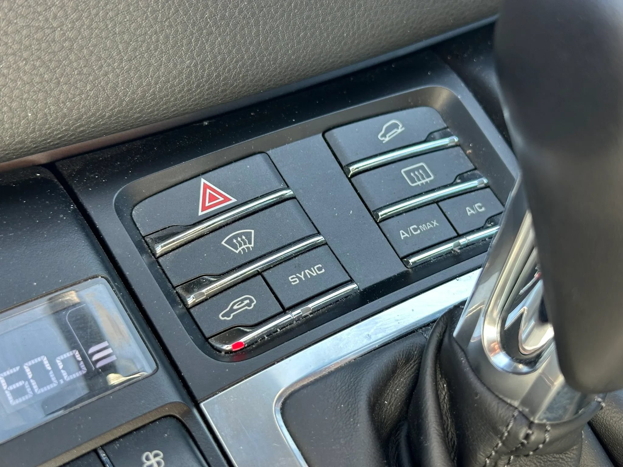 Used 2015 Porsche Macan Turbo AWD/4WD image 38