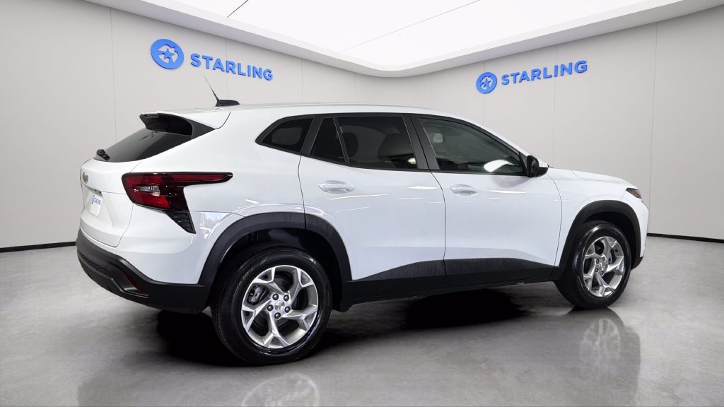 Certified 2024 Chevrolet Trax LS w/ LS Convenience Package FWD image 11