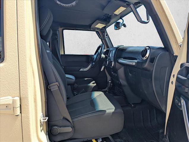 Used 2015 Jeep Wrangler Unlimited Rubicon w/ Connectivity Group image 15
