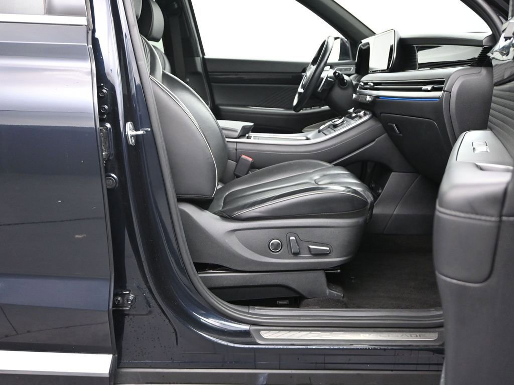 Used 2024 Hyundai Palisade Calligraphy image 11